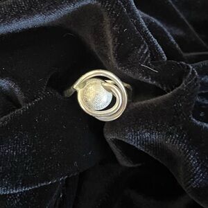 Jenni K SS Silver Swirl Ring size 9